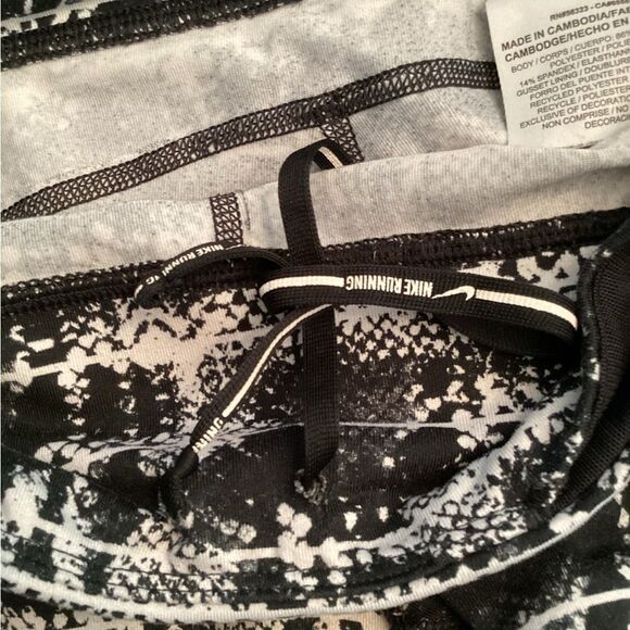 NIKE DRI FIT RUNNING SIZE MEDIUM EPIC VIPER BLACK AND WHITE CROP TIGHTS - Picture 7 of 8